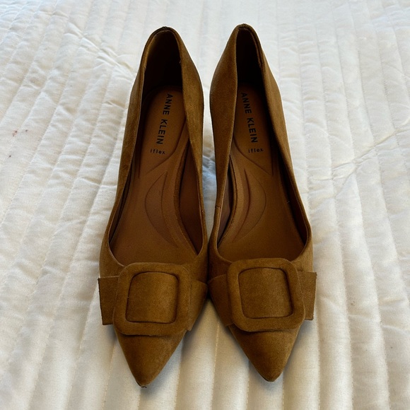 Anne Klein Tan Pumps - Picture 1 of 6